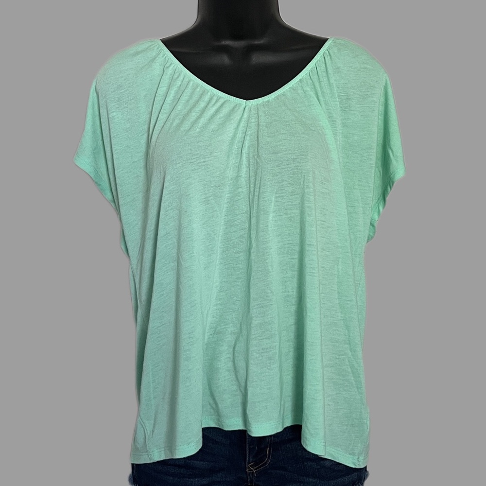 American Eagle Short Sleeve V-Neck Top in Seafoam Green